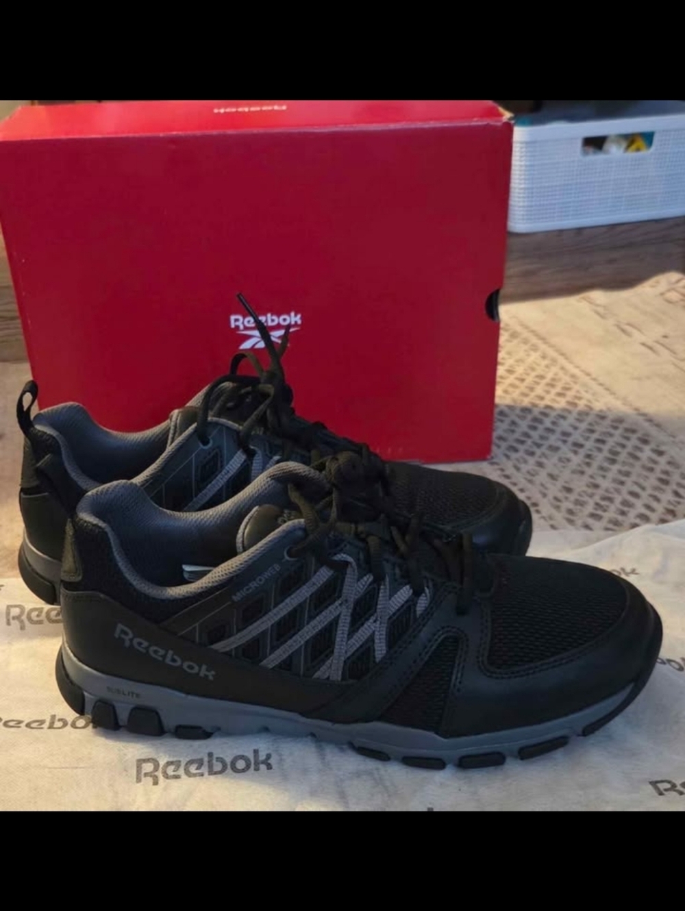 Reebok Men's Black Sublite Soft Toe Size 11 Work Shoes New In Box